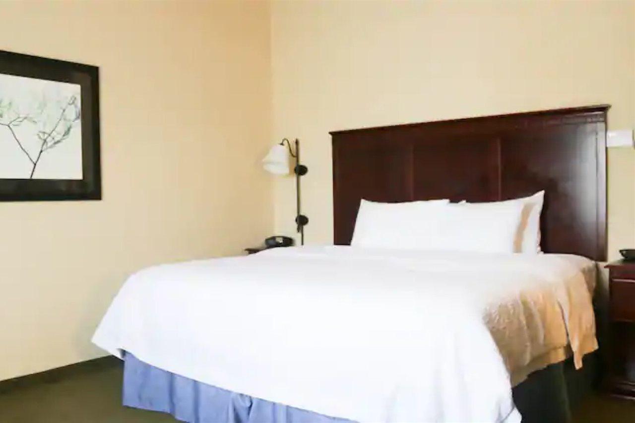 Hampton Inn Морхед Екстериор снимка