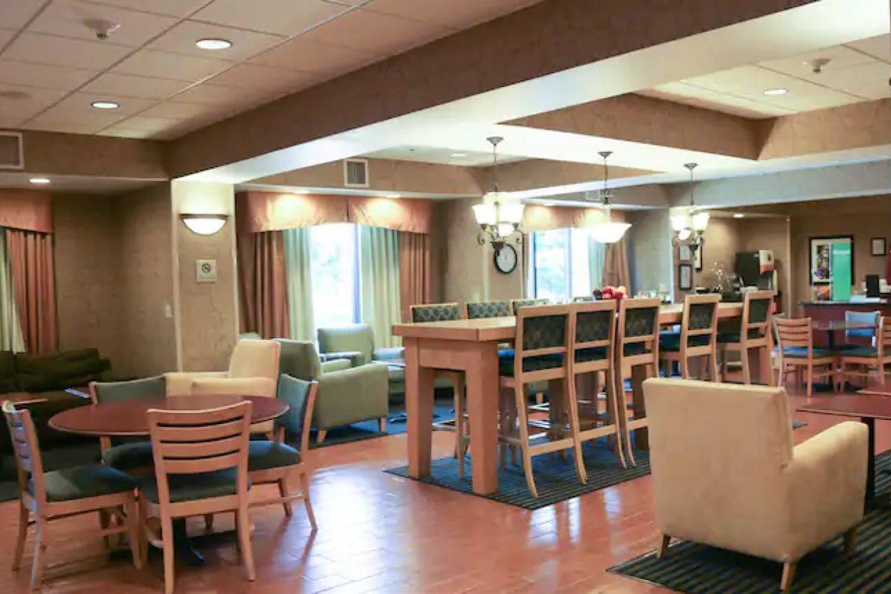 Hampton Inn Морхед Екстериор снимка