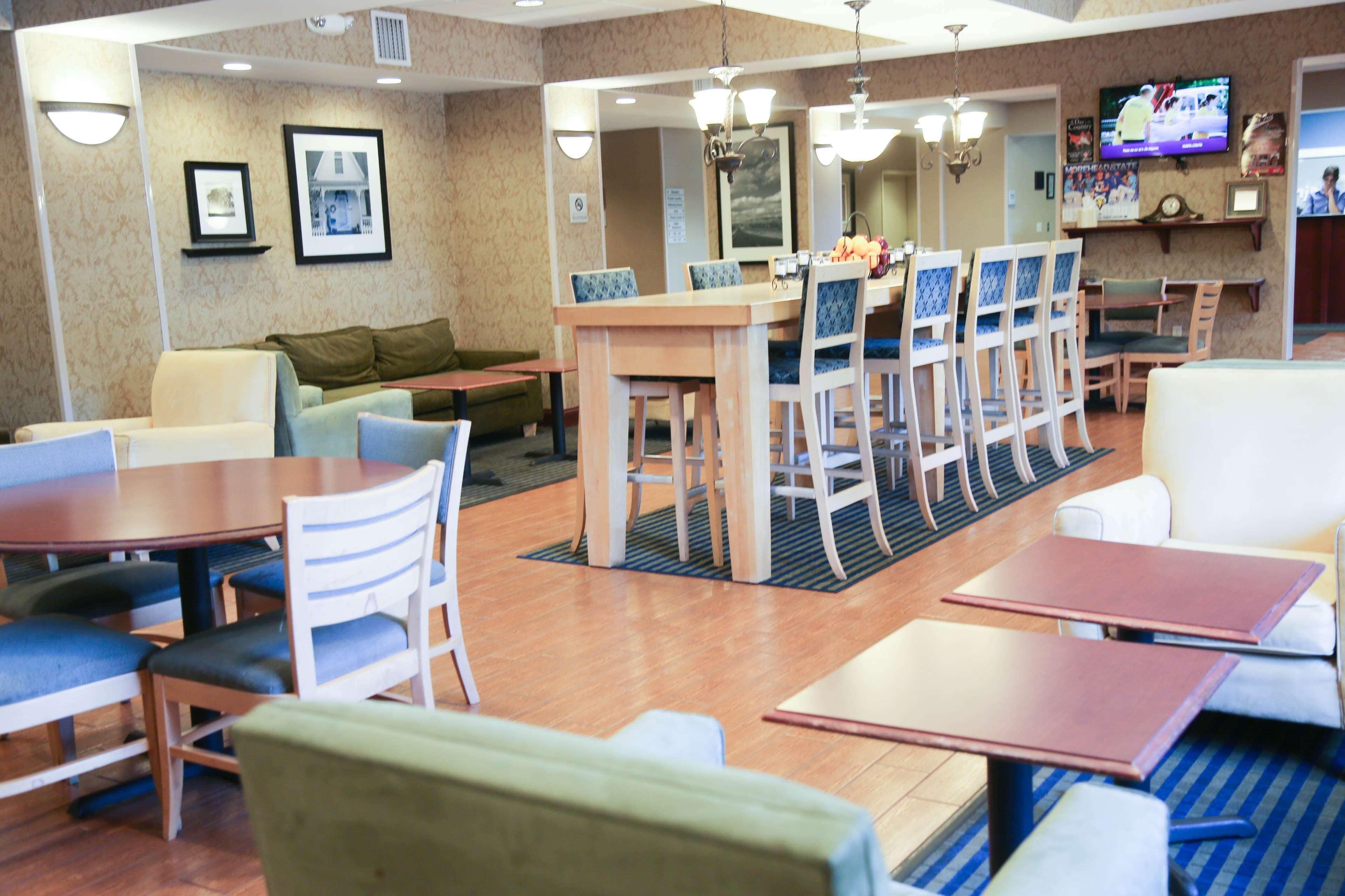 Hampton Inn Морхед Екстериор снимка